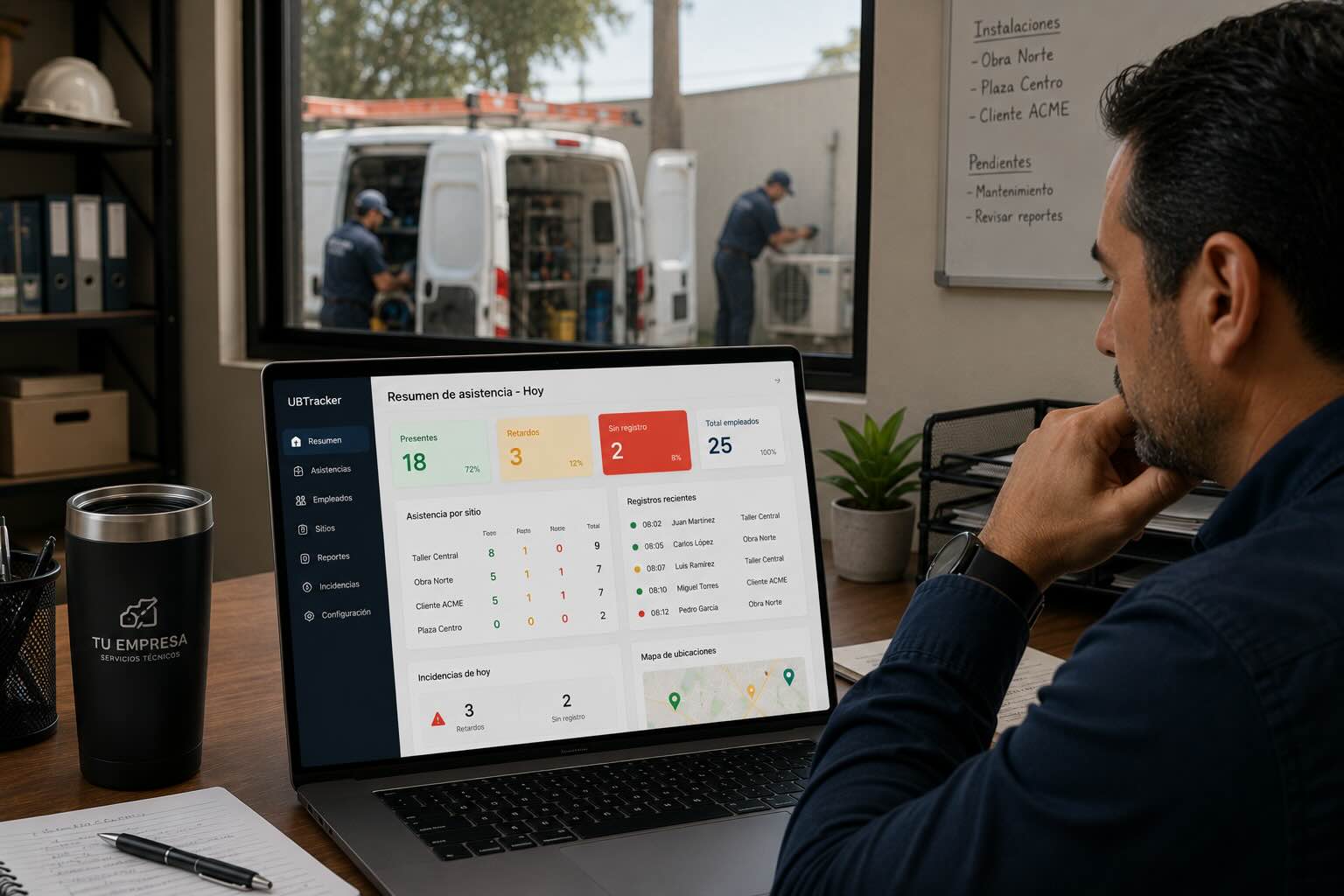 Supervisor revisando retardos, faltas y asistencias en tiempo real